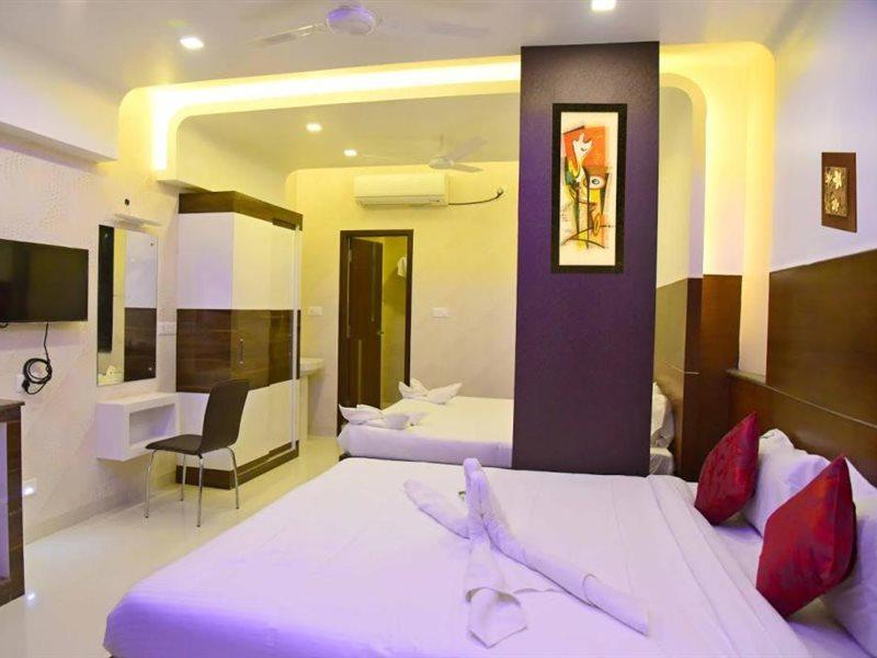 Hotel Sumith Palace Puduccseri Kültér fotó