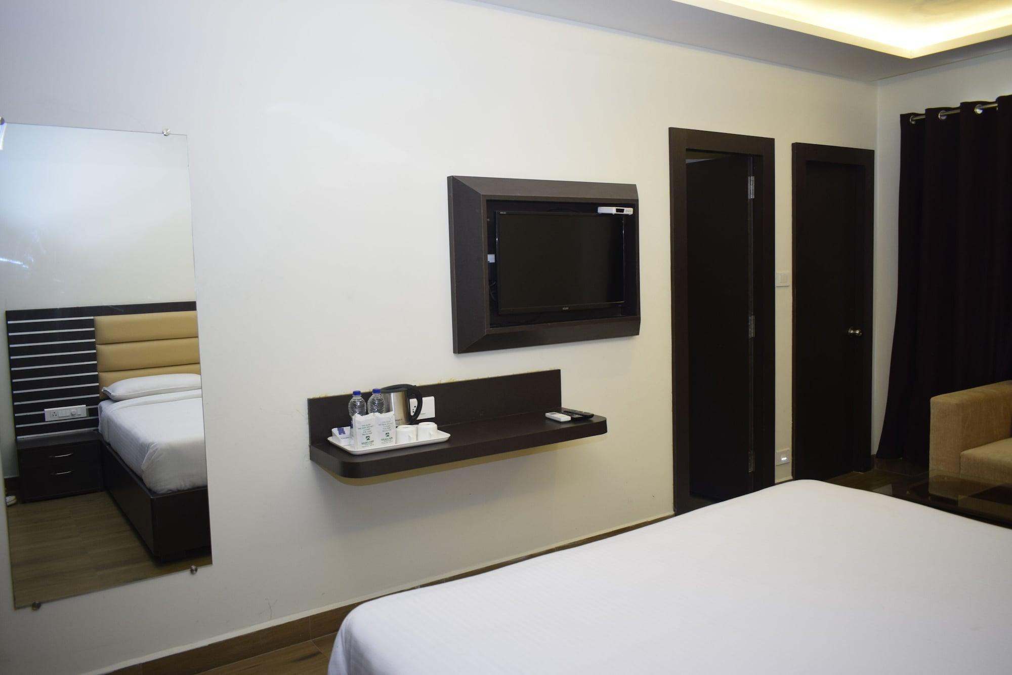Hotel Sumith Palace Puduccseri Kültér fotó