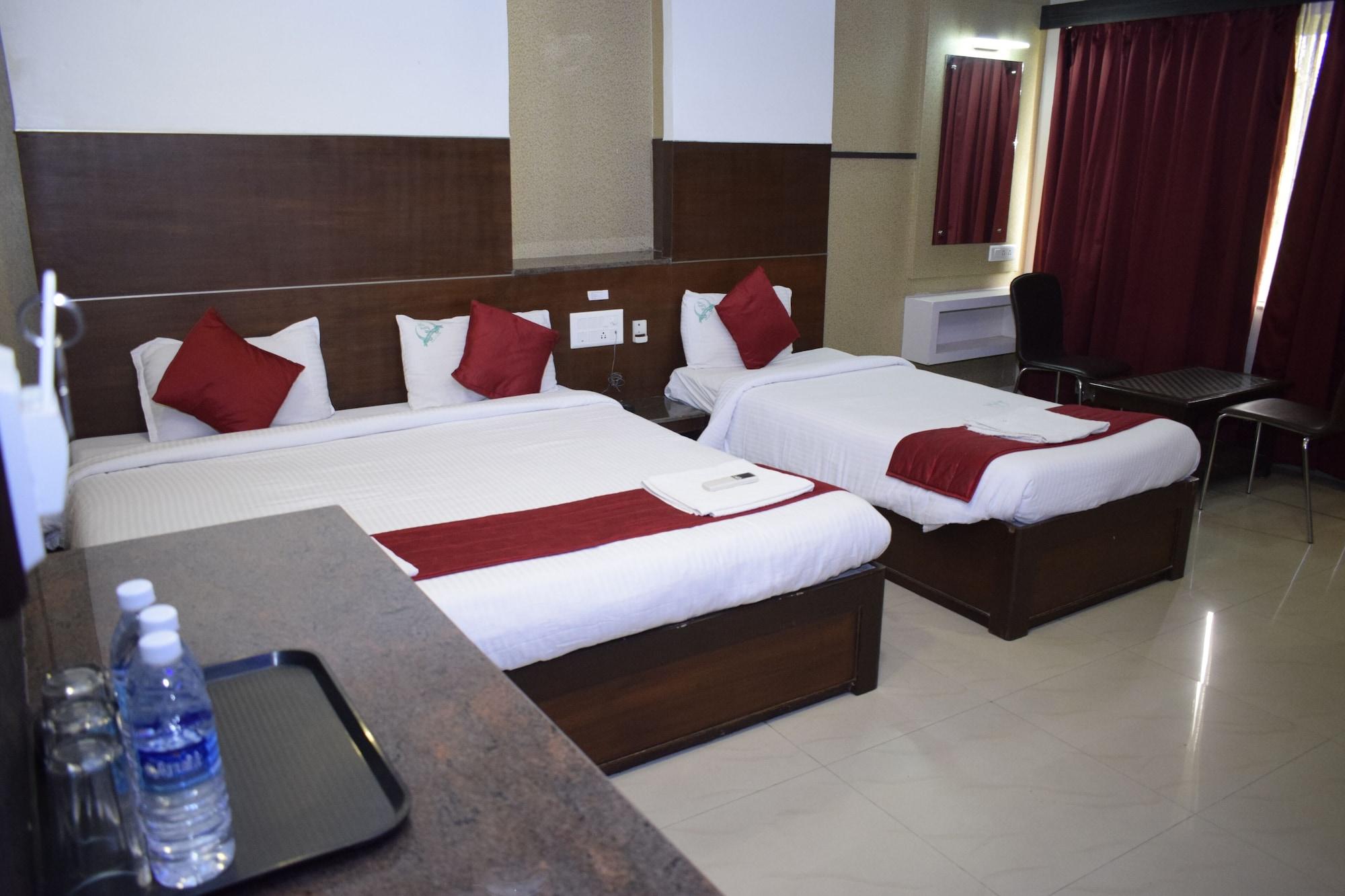 Hotel Sumith Palace Puduccseri Kültér fotó