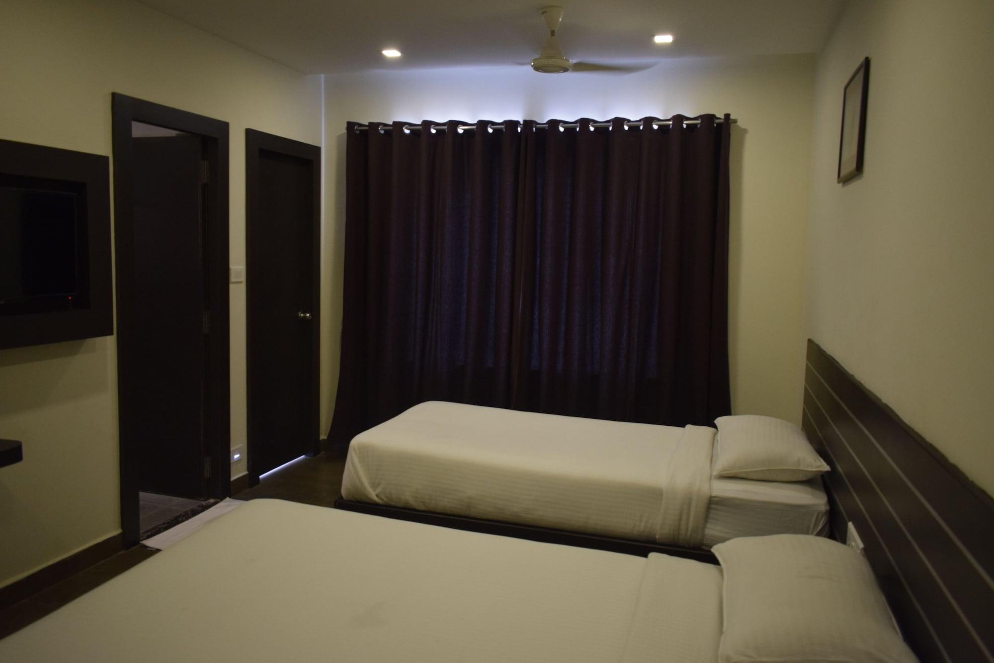 Hotel Sumith Palace Puduccseri Kültér fotó