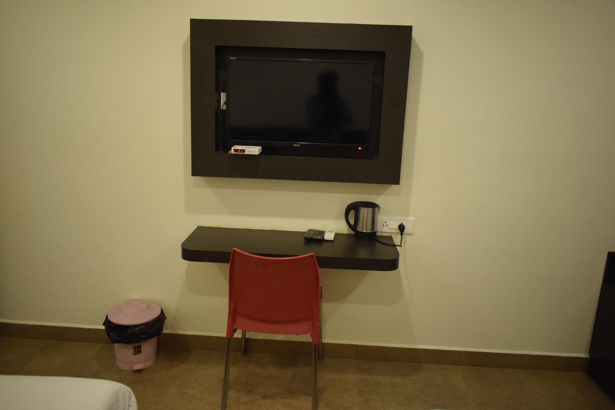 Hotel Sumith Palace Puduccseri Kültér fotó
