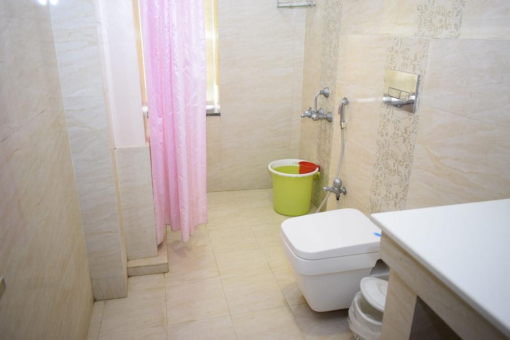Hotel Sumith Palace Puduccseri Kültér fotó