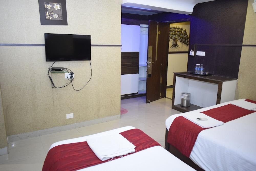 Hotel Sumith Palace Puduccseri Kültér fotó