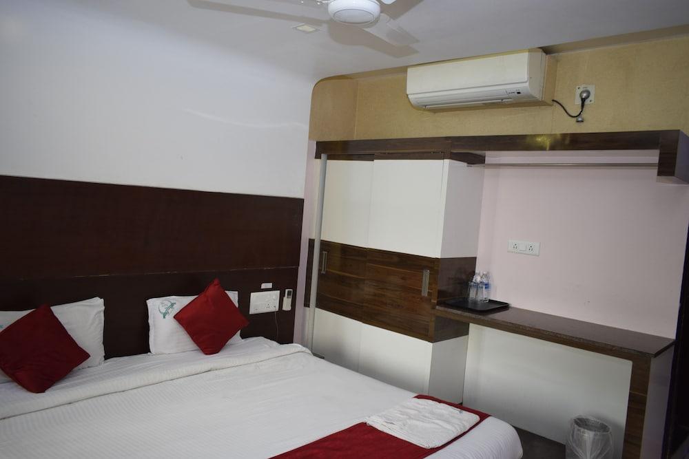 Hotel Sumith Palace Puduccseri Kültér fotó