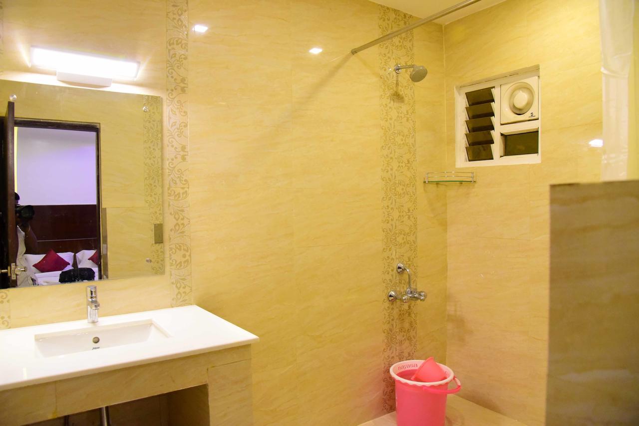Hotel Sumith Palace Puduccseri Kültér fotó