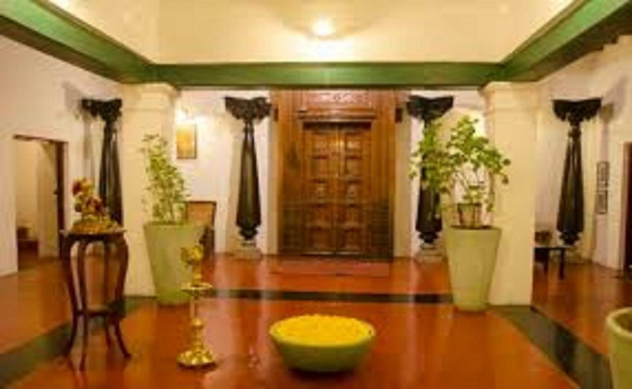 Hotel Sumith Palace Puduccseri Kültér fotó