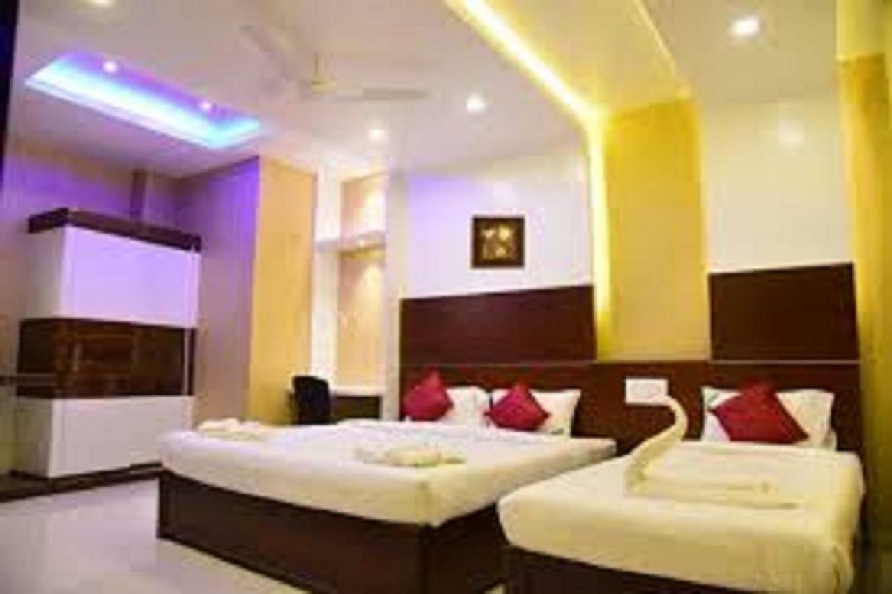 Hotel Sumith Palace Puduccseri Kültér fotó
